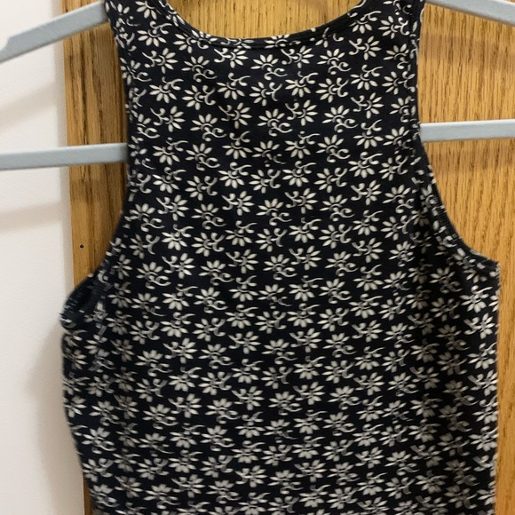 Floral print halter crop top, black and white - Picture 3 of 3